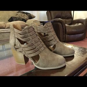 Adorable Qupid brand new booties!